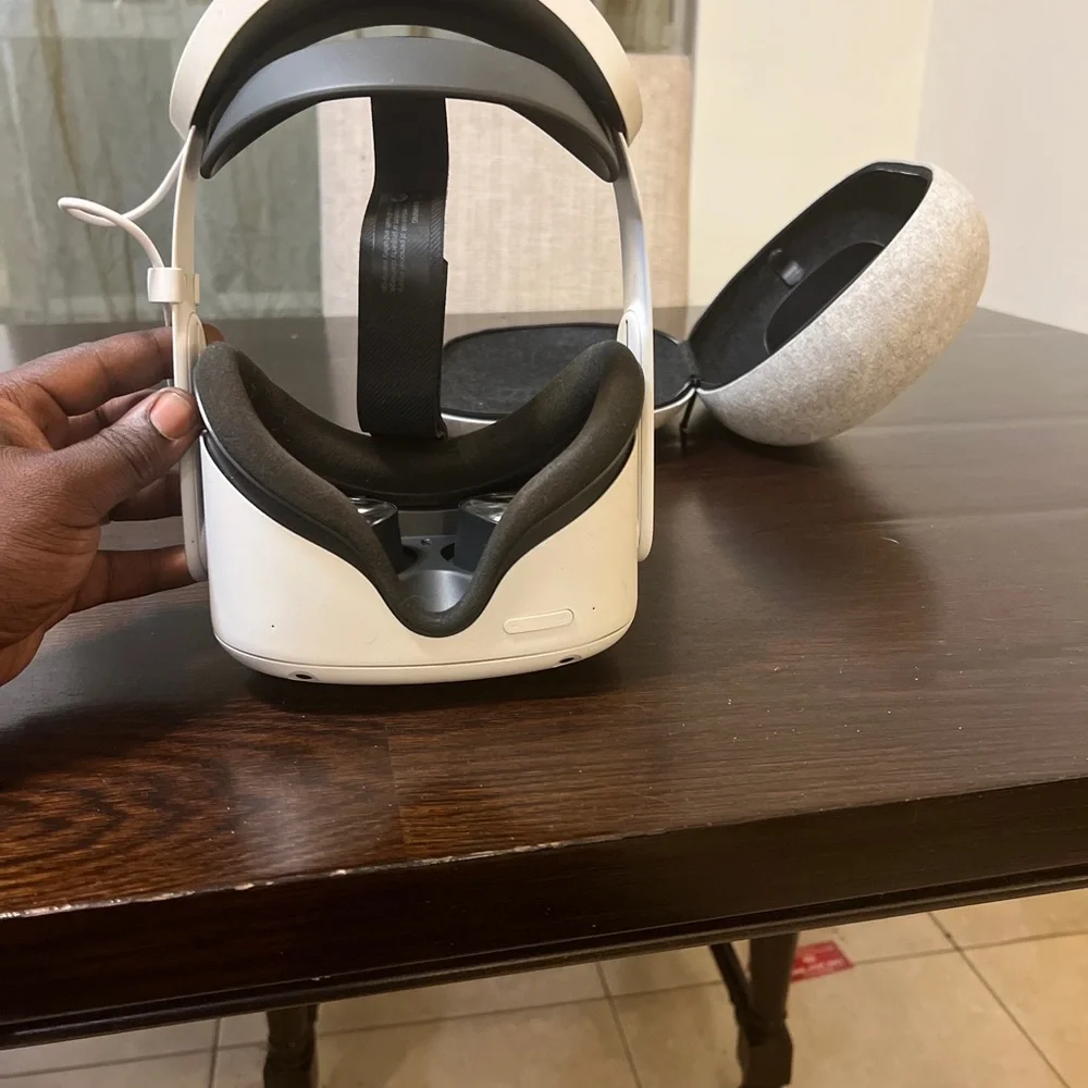 Meta Oculus Quest 2 256GB VR Headset - White. Battery Pack Headset & Travel Case